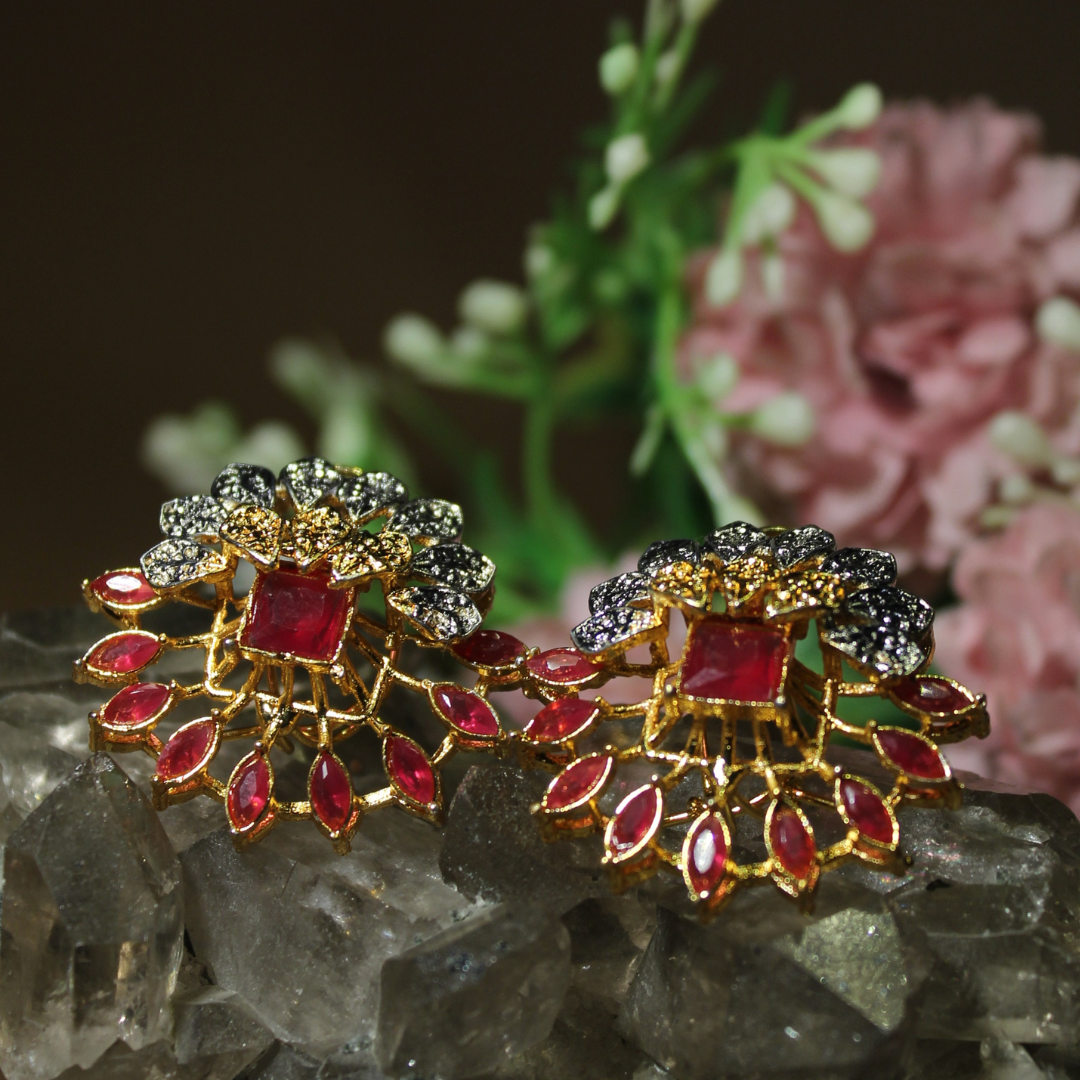 Şahane - Elegant Floral Earrings