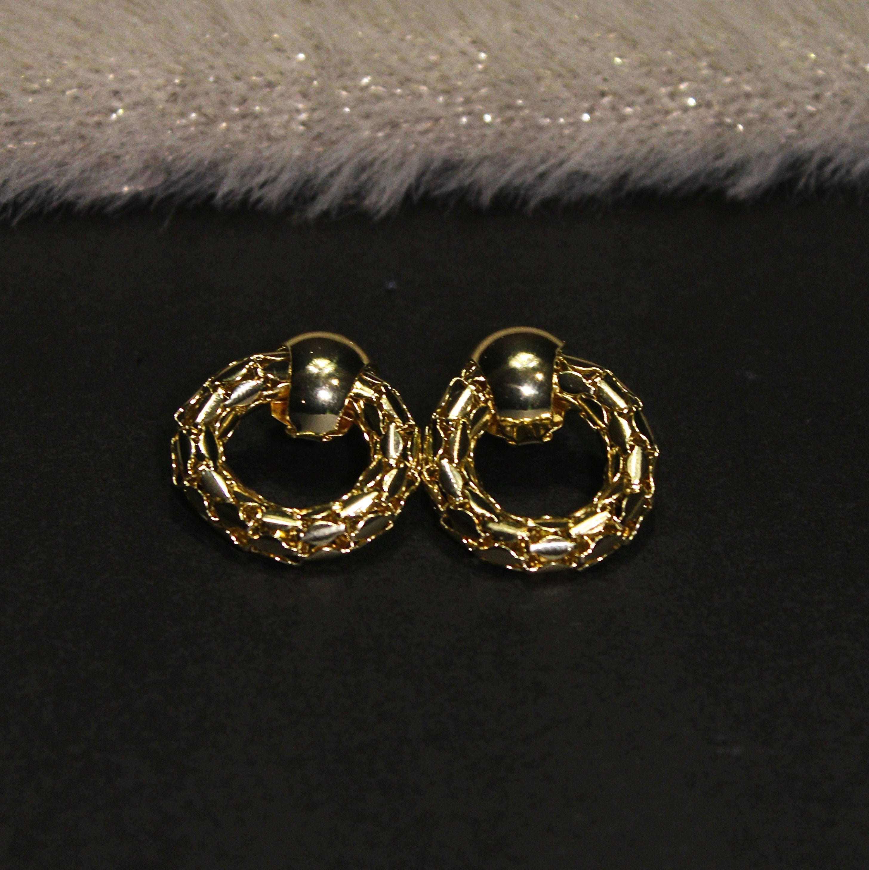 Kum Saati - Timeless Gold Hoop Earrings