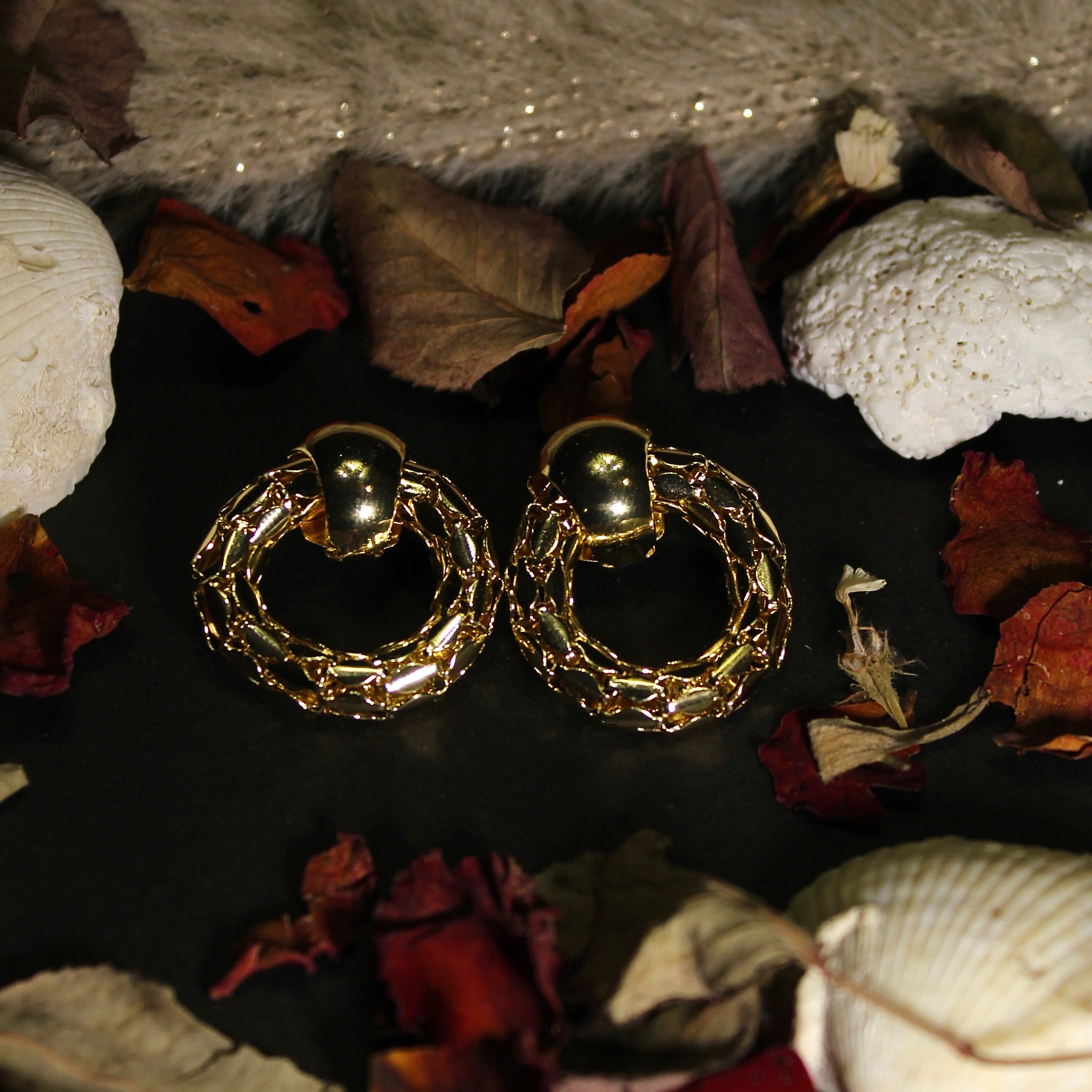 Kum Saati - Timeless Gold Hoop Earrings