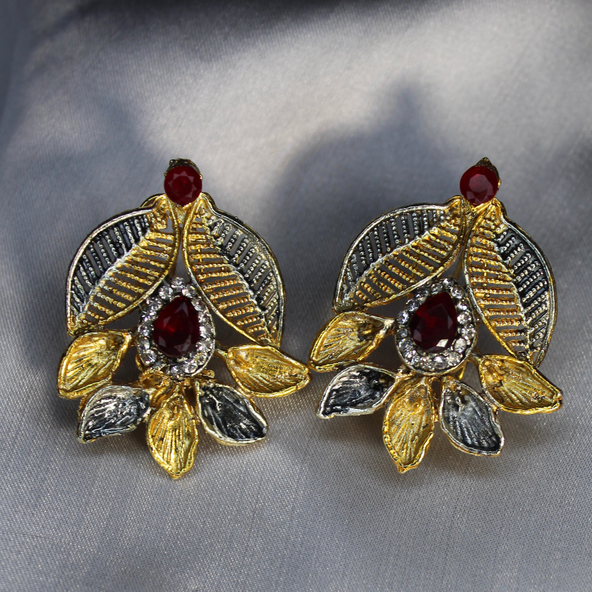Zumrut Ear Ring