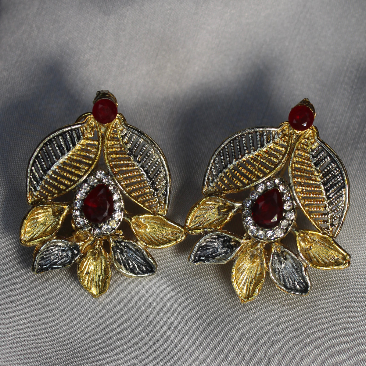 Zumrut Ear Ring