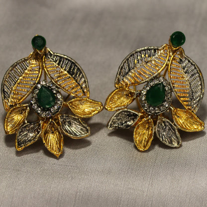 Zumrut Ear Ring