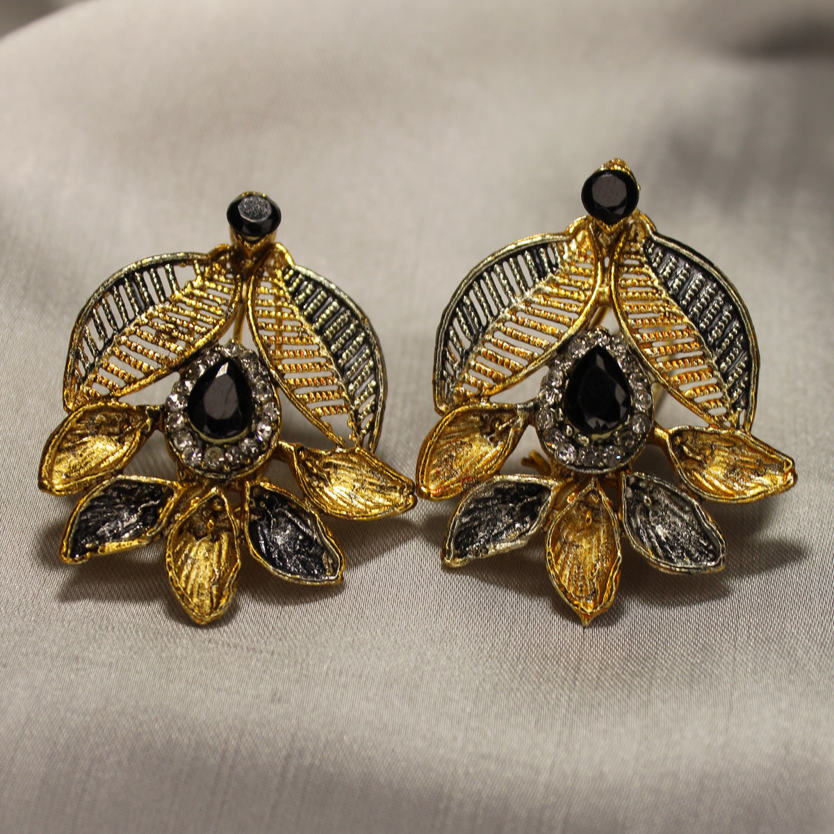 Zumrut Ear Ring