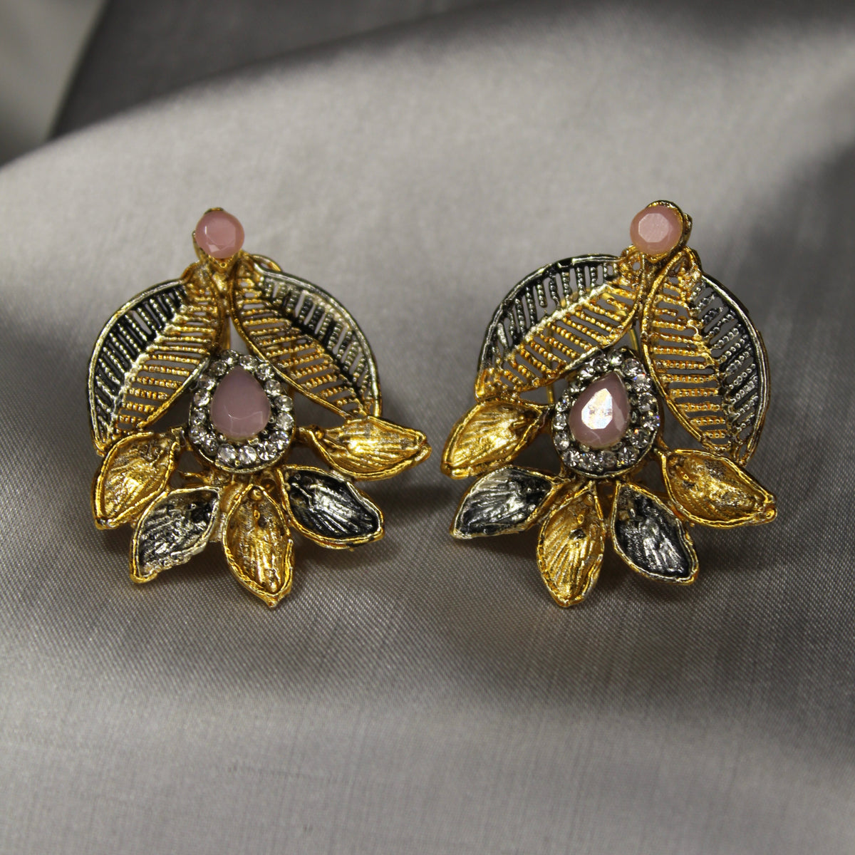 Zumrut Ear Ring