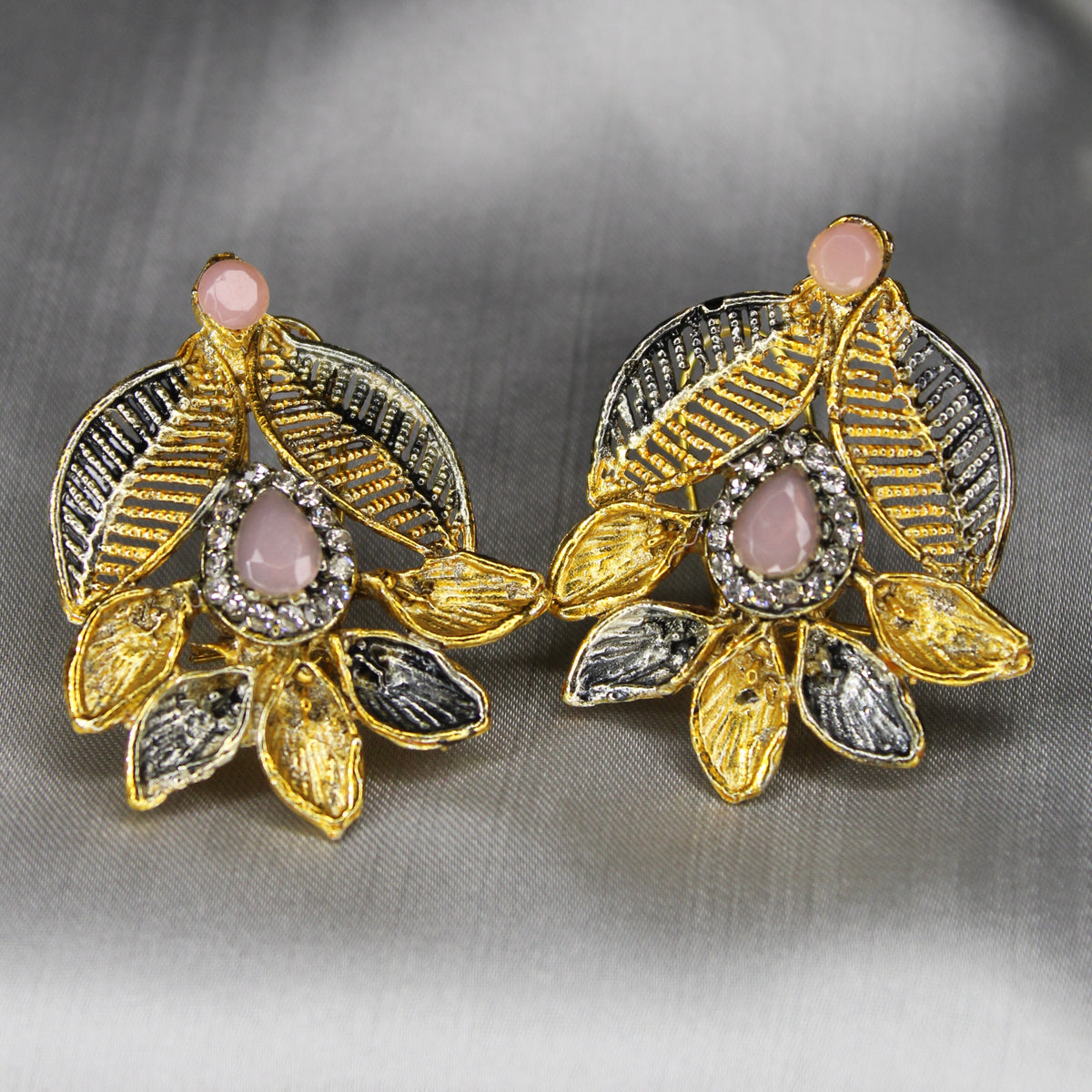 Zumrut Ear Ring