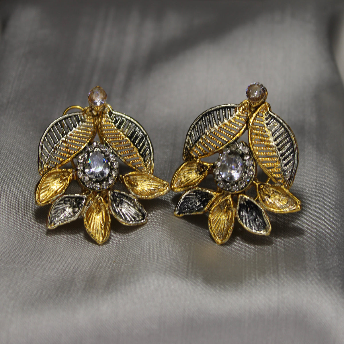 Zumrut Ear Ring