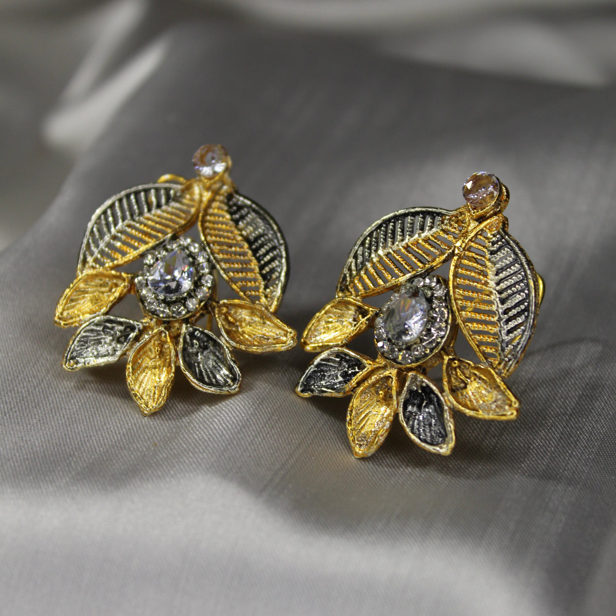 Zumrut Ear Ring