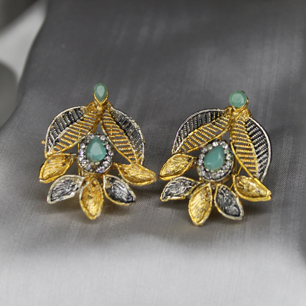 Zumrut Ear Ring