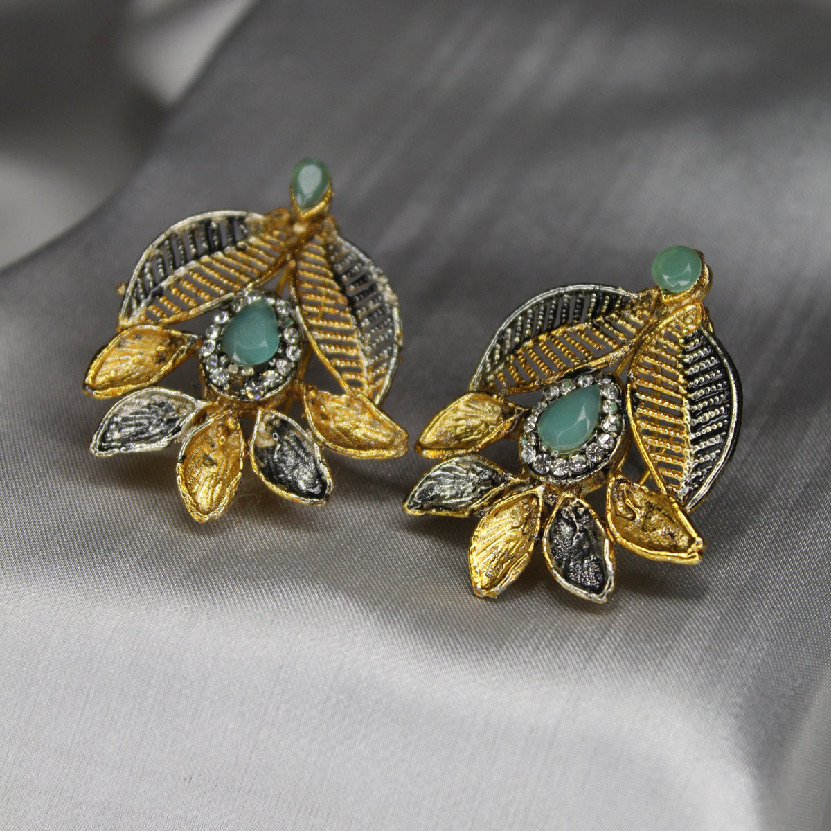 Zumrut Ear Ring