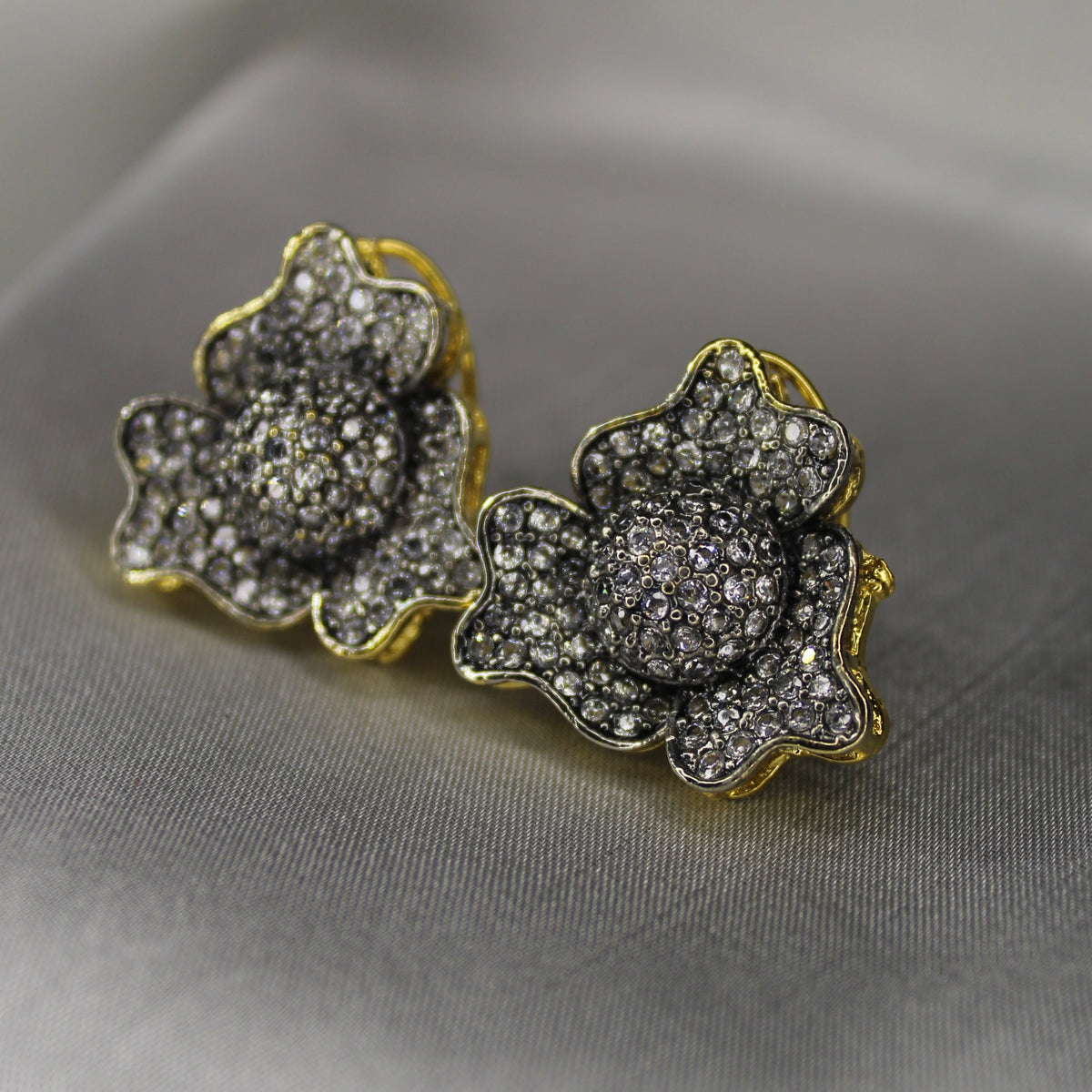 Gecenin Ear Ring