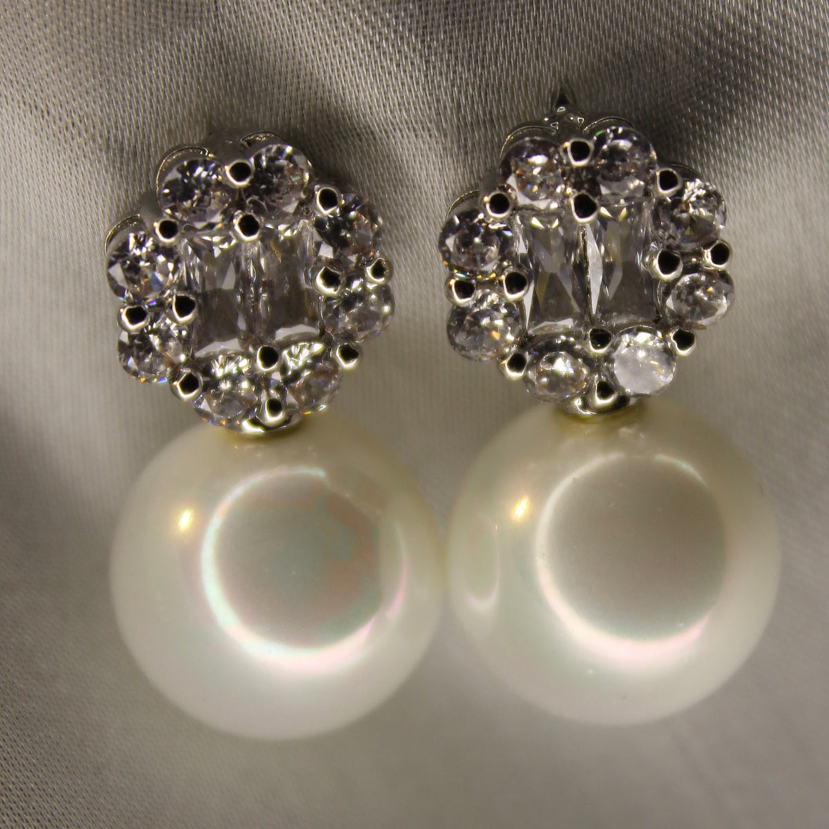 Opaline Ear Ring
