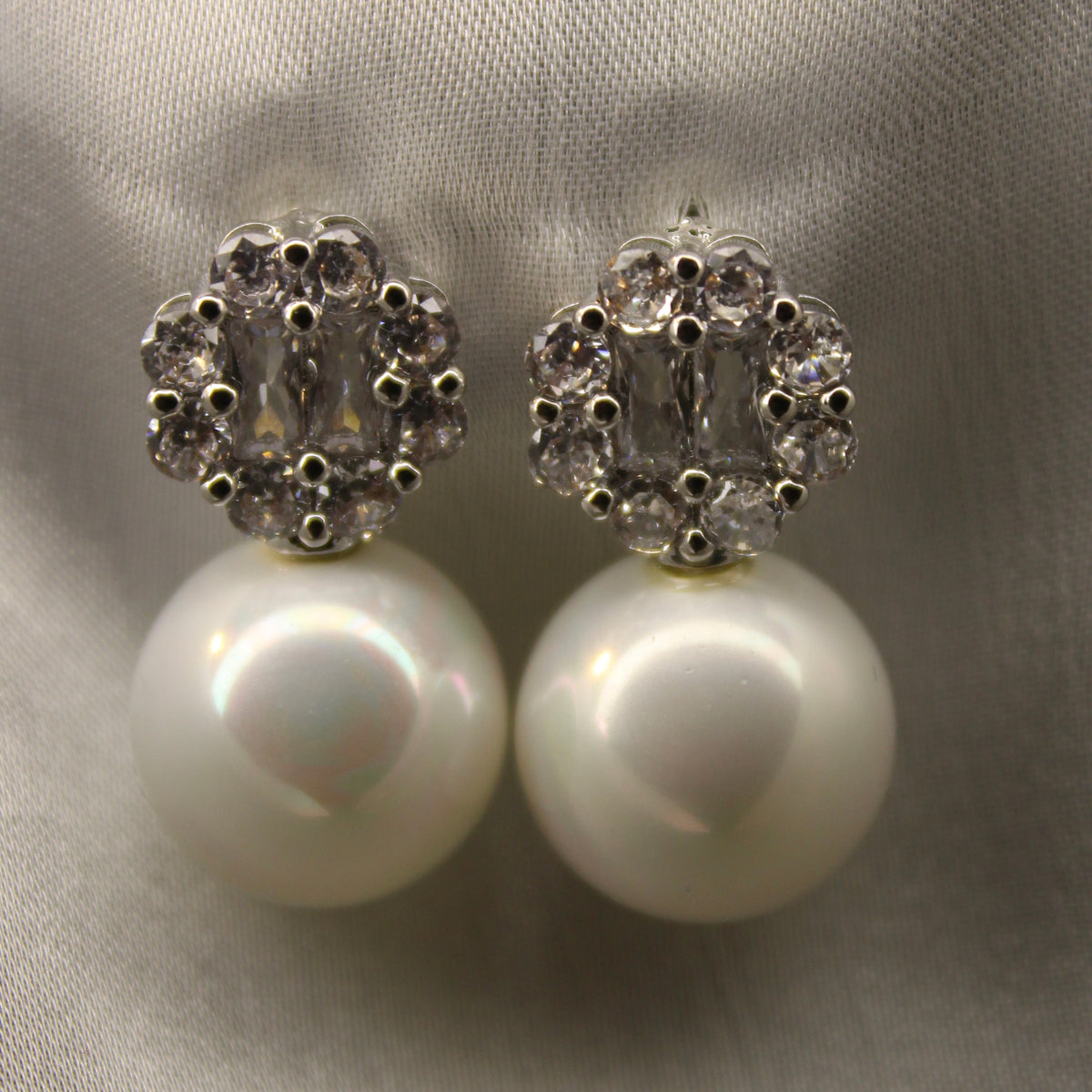 Opaline Ear Ring