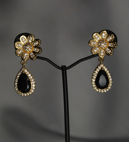 Mini Floral Earring Black